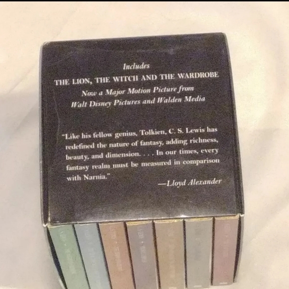 Chronicles of Narnia 7 book set - Picture 3 of 6